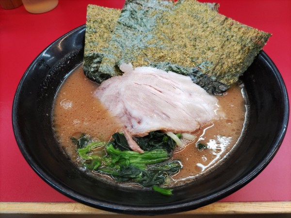 「らーめん（並）+ライス少なめ」@横浜らーめん 大塚家の写真