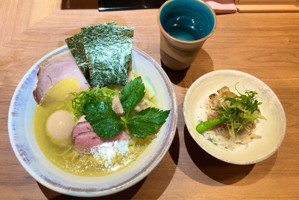 「特上塩らぁめん & 炭火おにくごはん &   小ビン」@Japanese Ramen 五感の写真