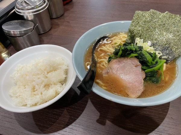 「ラーメン(ほうれん草増)」@横浜家系らーめん 侍 上野店の写真