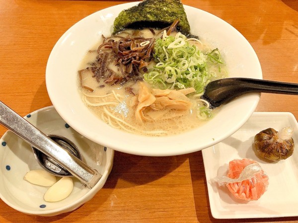 「一休豚骨らぁめん（820円）」@博多拉麺 一休 本店の写真