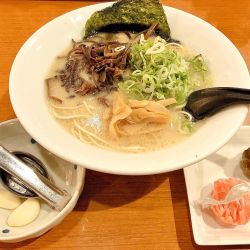 一休豚骨らぁめん（820円）