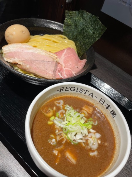 「特製濃厚つけ麺+大盛」@SPORTS DINING REGISTA 日本橋支店の写真