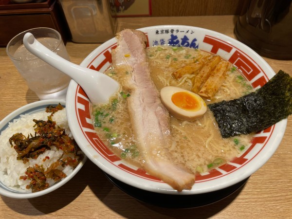 「東京豚骨ラーメン 大盛 ライス¥850」@屯ちん 川崎店の写真