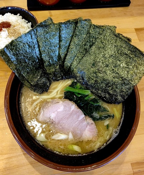 「ラーメン並750円 海苔増し100円 半ライス50円」@横浜ラーメン 北村家の写真