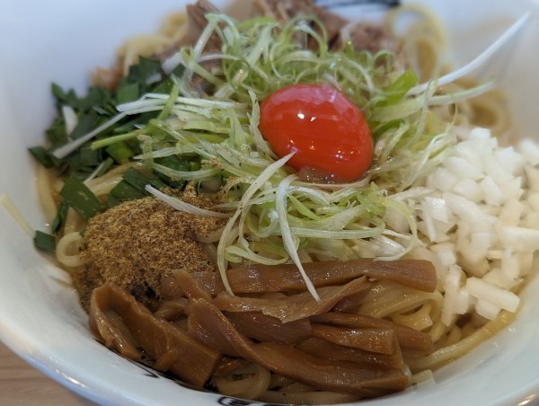 「突発限定まぜそば」@麺屋 丈六 キーノ和歌山店の写真