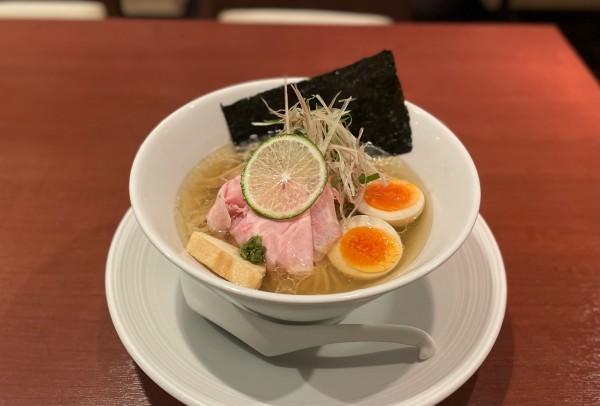「【限定】「塩」冷やし煮干しらぁ麺¥1100」@酒肴場 屯の写真