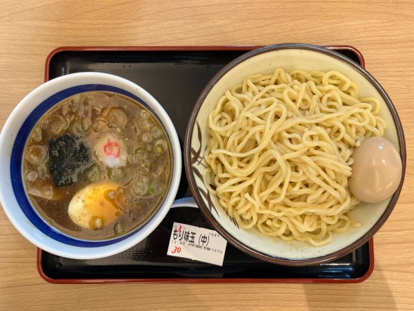 「半熟味玉もりそば中300g    1070円」@松戸中華そば 富田食堂 東千葉店の写真