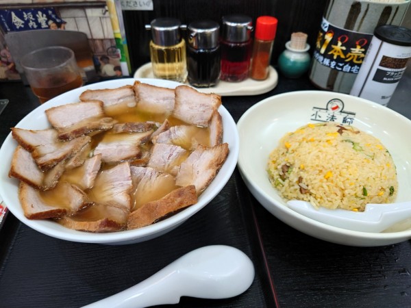 「MEGA焼豚ラーメン＋チャーハン」@喜多方ラーメン 坂内 西蒲田店の写真