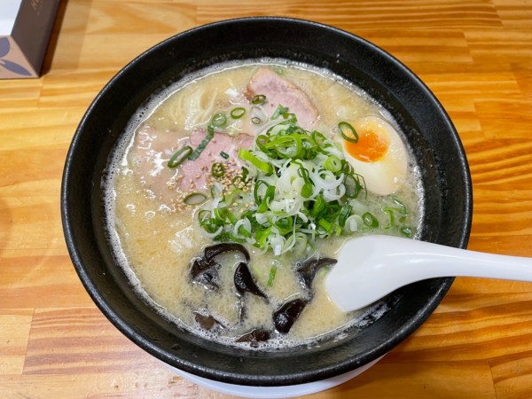 「白とんネギ」@とんこつらーめん いちの屋の写真