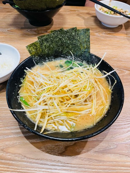 「豚骨醤油」@横浜家系ラーメン ゴル家 長津田店の写真