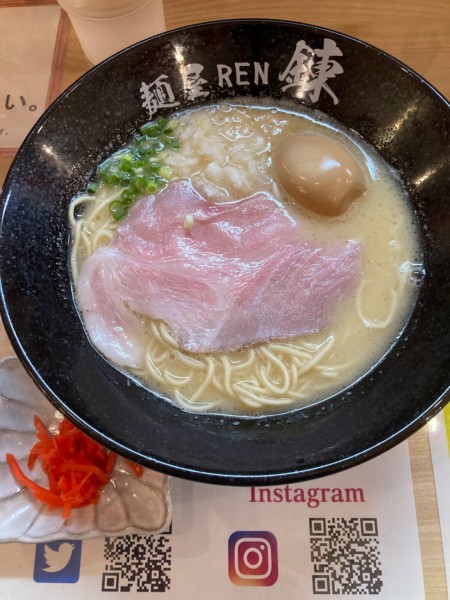 「特製豚骨ラーメン　ラーパス　味玉」@麺屋 錬の写真
