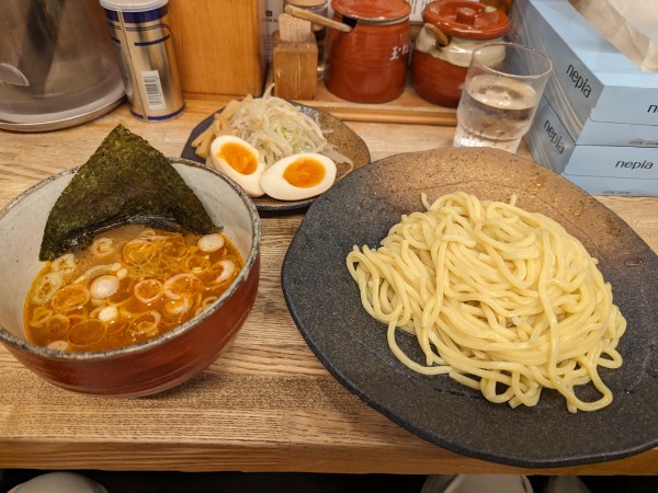 「辛味つけ麺中盛＋3点盛り」@つけ麺屋 やすべえ 新宿店の写真