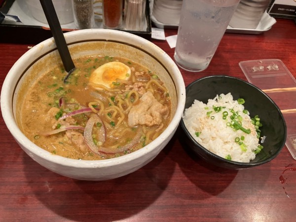 「カレーらーめん追い飯セット1050円」@北海道らーめん奥原流 久楽 EQUiA北千住店の写真
