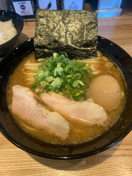 「豚骨醤油 味玉」@豚骨醤油 三輪の写真