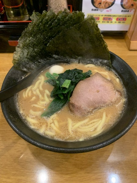 「豚骨醤油ラーメン」@横浜家系ラーメン こんばの写真
