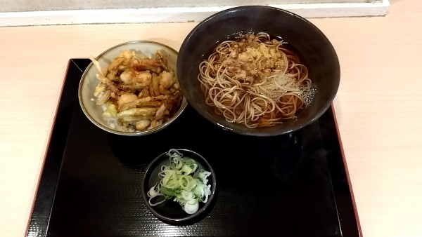 「かけ（季節の小丼セット）」@ゆで太郎 三田3丁目店の写真