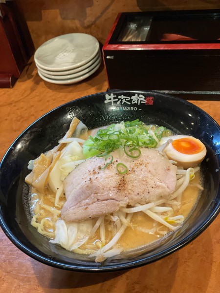 「野菜牛白湯ラーメン」@黒毛牛骨ラーメン 牛次郎の写真