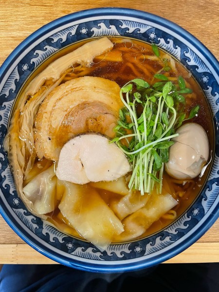 「ワンタン麺（醤油）　煮卵」@麺や 笑華の写真