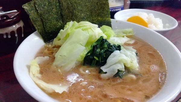 「#醤油とんこつラーメン #並 #800円 #キャベツ #150円」@甲子家の写真
