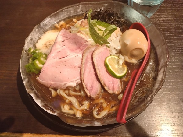 「【裏ソバ】イカ煮干と昆布水冷麺(醤油)¥1450+追飯¥50」@麺処 夏海の写真