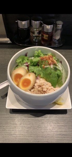 「蔭山樓名物「味玉鶏白湯麺塩そば」(980円)」@鶏白湯ラーメン 自由が丘蔭山 新宿東宝ビル店の写真