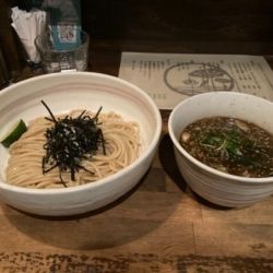 濃い出汁つけそば（950円）