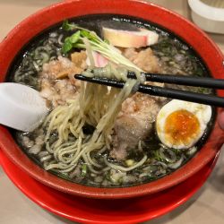 極味背脂拉麺イカ墨