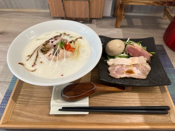 「白トリュフ香る〜はまぐりと鶏のあわぱいたん中華そば」@LOKAHiの写真