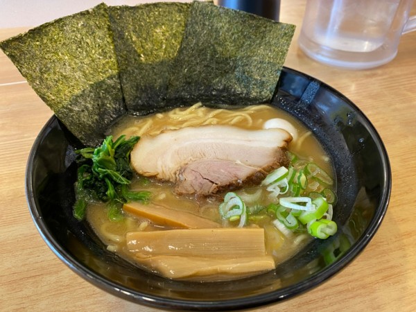 「醤油豚骨 大盛り 930円」@麺屋 神崎の写真