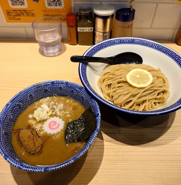 「つけ麺(麺少なめ、930円)」@狼煙 浦和店の写真
