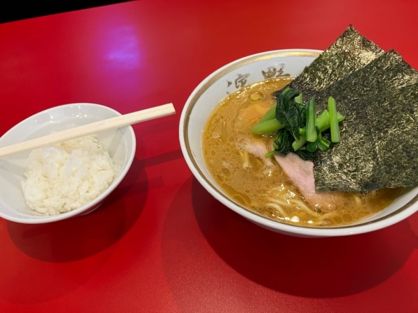 「ラーメン並900円＋半ライス100円（手渡し）」@ラーメン濱野家の写真