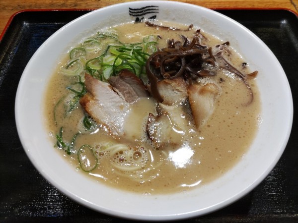 「博多豚骨（白）」@博多 新風 日比谷ラーメンアベニュー店の写真