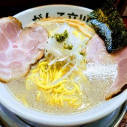 レア黒豚背脂ラーメン塩