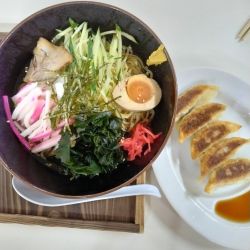 冷やし中華しょうゆ味、餃子