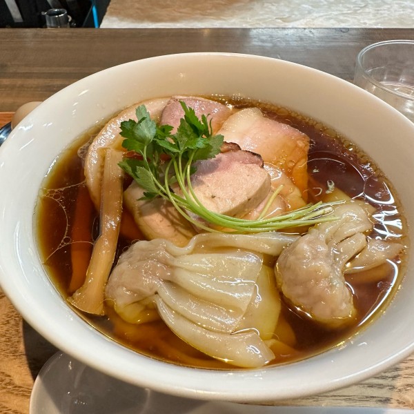 「特製醤油らぁ麺」@らぁ麺 紫陽花の写真