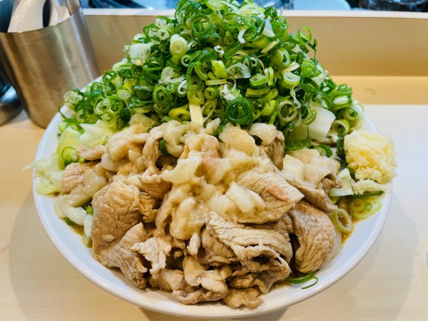 「しょうゆラーメン 特盛り 麺:350g 他 1,430円」@知らんけど。ファットンの写真
