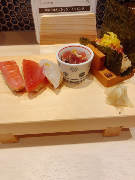 「ラーメンと寿司1500円」@巻き鮨 中華そば 浜八 横浜ランドマークタワー店の写真