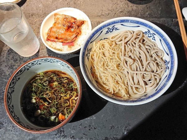 「合い盛り昆布水つけ麺、焼きすきご飯」@駄目な隣人の写真