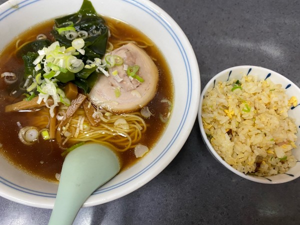 「ラーメン+半チャーハン（ランチセット）　900円」@桂の写真