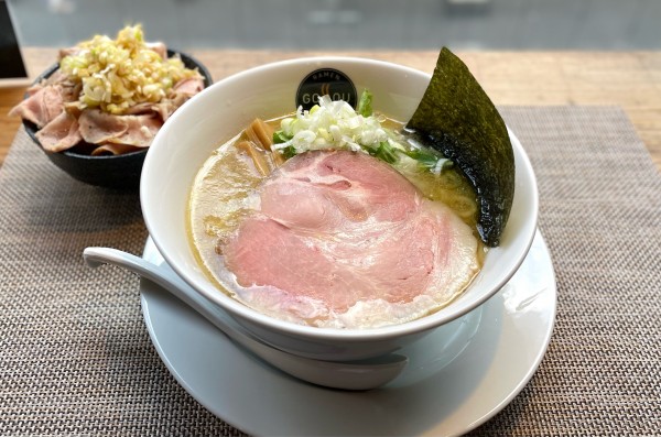 「塩らーめん＋ミニ丼セット（チャーシュー丼）¥1200」@RAMEN GOSSOU 新橋店の写真