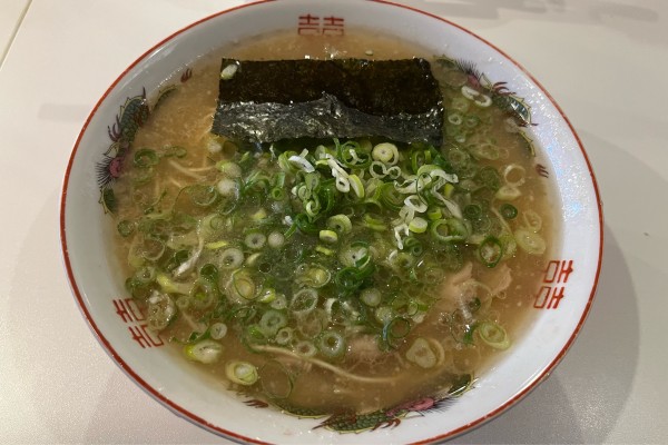 「ネギらーめんver.(おまかせカタ)+替玉(おまかせハリガネ)」@中洲屋台 長浜ラーメン 初代 健太の写真