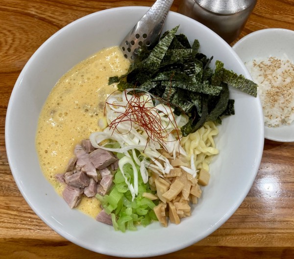 「冷やし納豆まぜ(中太平打ち・麺中盛り)1020円」@神田らぁめん 悠の写真
