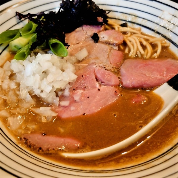 「濃厚煮干しそば」@陽はまたのぼるの写真