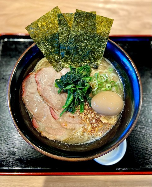 「鶏豚骨ラーメン + 味玉」@麺屋 隆志の写真