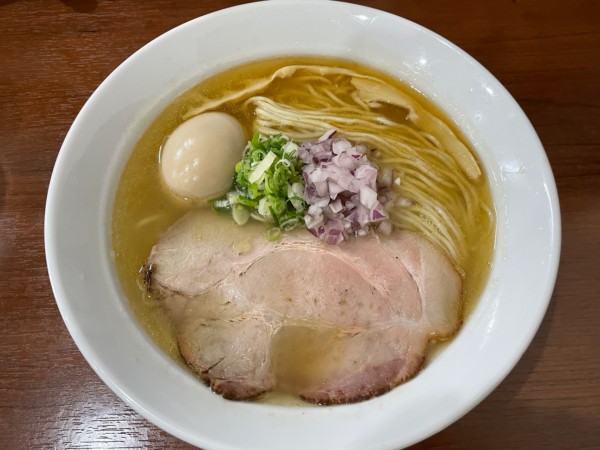 「塩ラーメン並　味玉入り　￥１０００」@麺処うきとみの写真