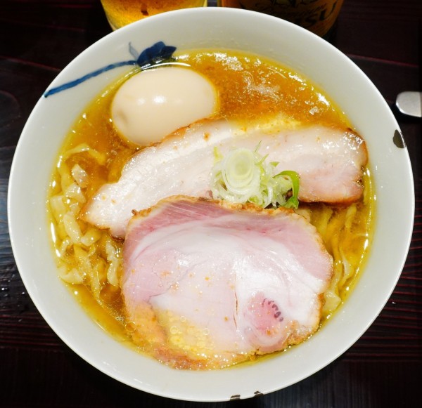「塩（中太手もみ麺）＋味玉＋エビスビール」@麺 みつヰの写真