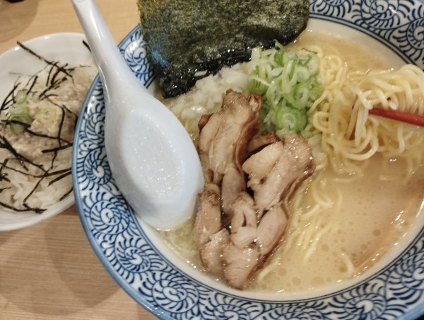 「鶏白湯らーめん(790)＋Bセット チャーマヨ丼(100)」@麺匠 道玄家の写真