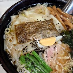 ワンタン麺 800円
