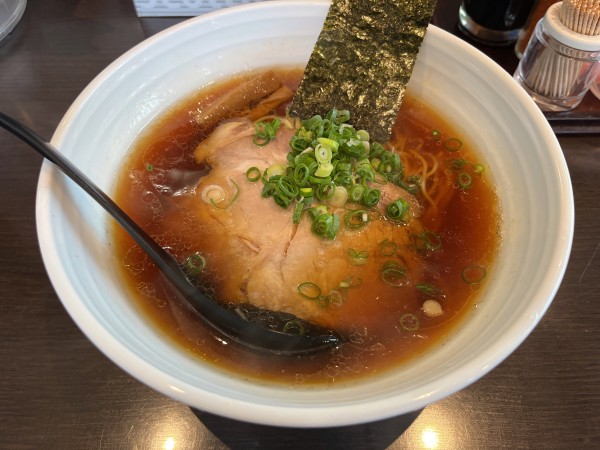 「醤油らぁめん　800円」@らぁ麺 金萬の写真