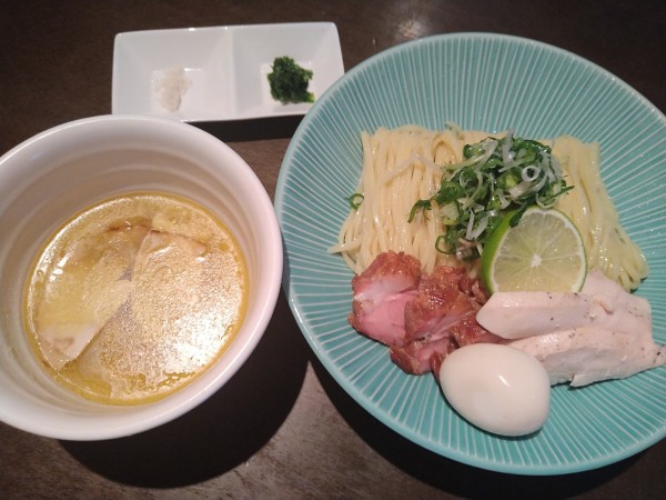 「つけ蕎麦 塩300g＋特製盛＋釜焼きチャーシュー＝￥1650」@麺や 虎徹の写真